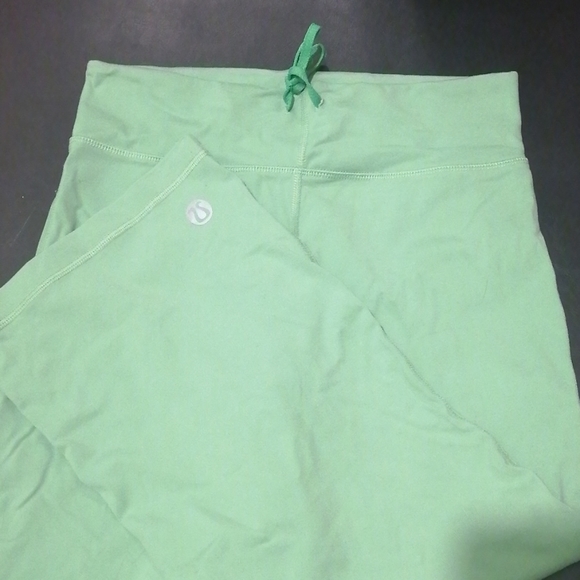 Lululemon capris - Picture 4 of 5